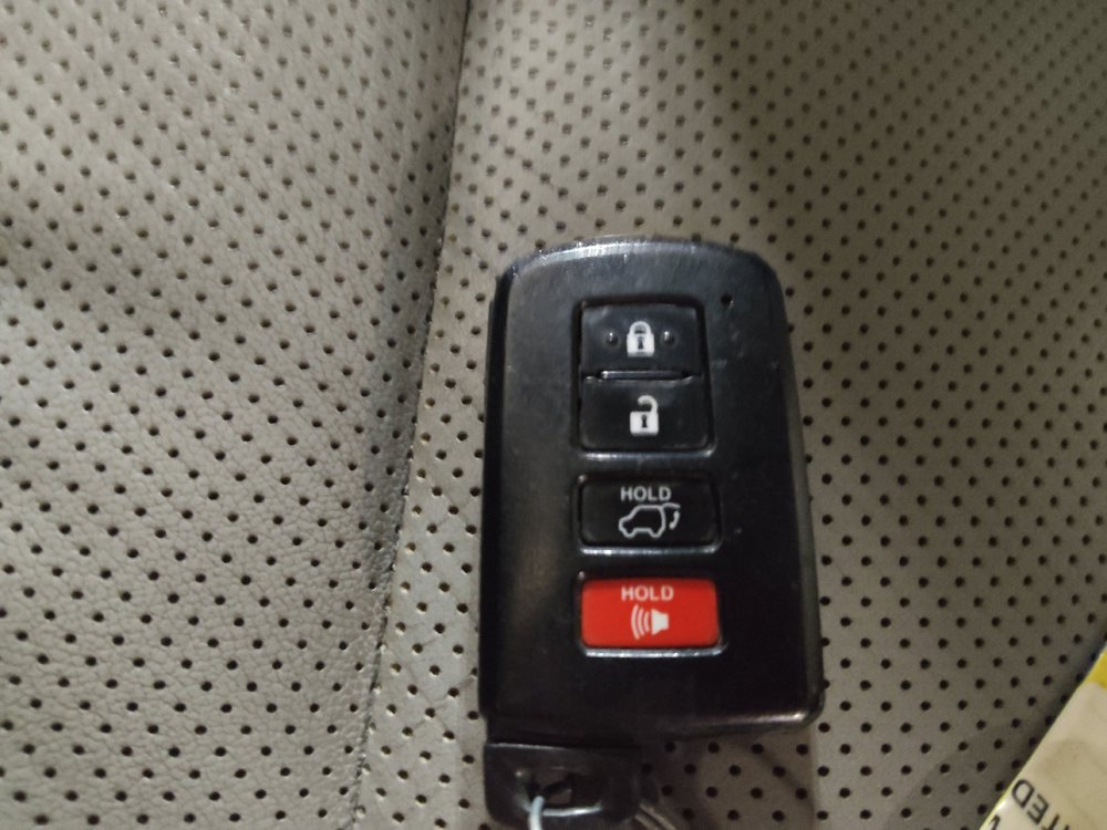Used 2019 Toyota Highlander Limited FWD image 32