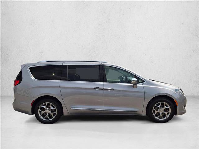 Used 2018 Chrysler Pacifica Limited w/ Advanced Safetytec Group FWD image 4