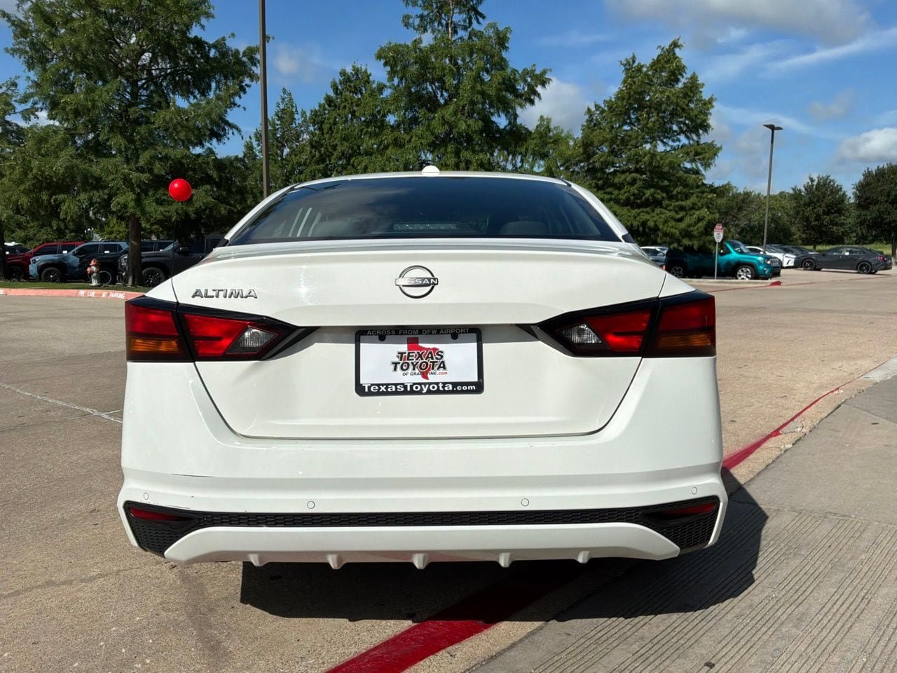 Used 2025 Nissan Altima 2.5 SV FWD image 7