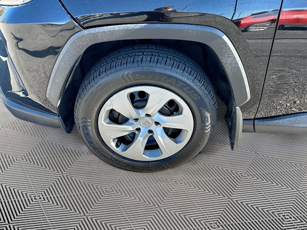 Used 2021 Toyota RAV4 LE image 26