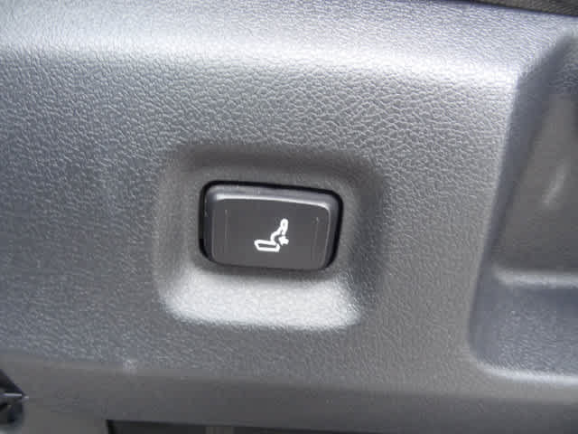 Used 2025 Toyota Tacoma SR5 AWD/4WD image 7
