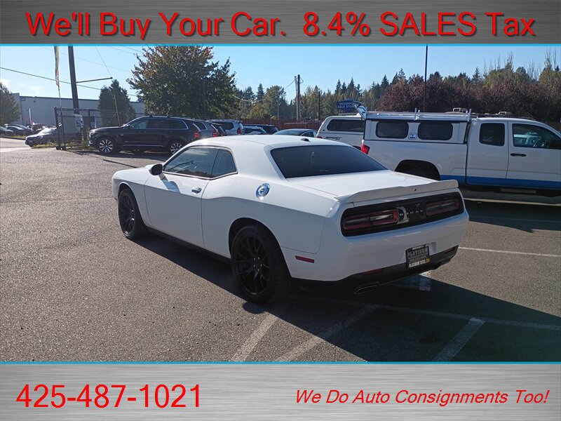 Used 2019 Dodge Challenger SXT RWD image 8