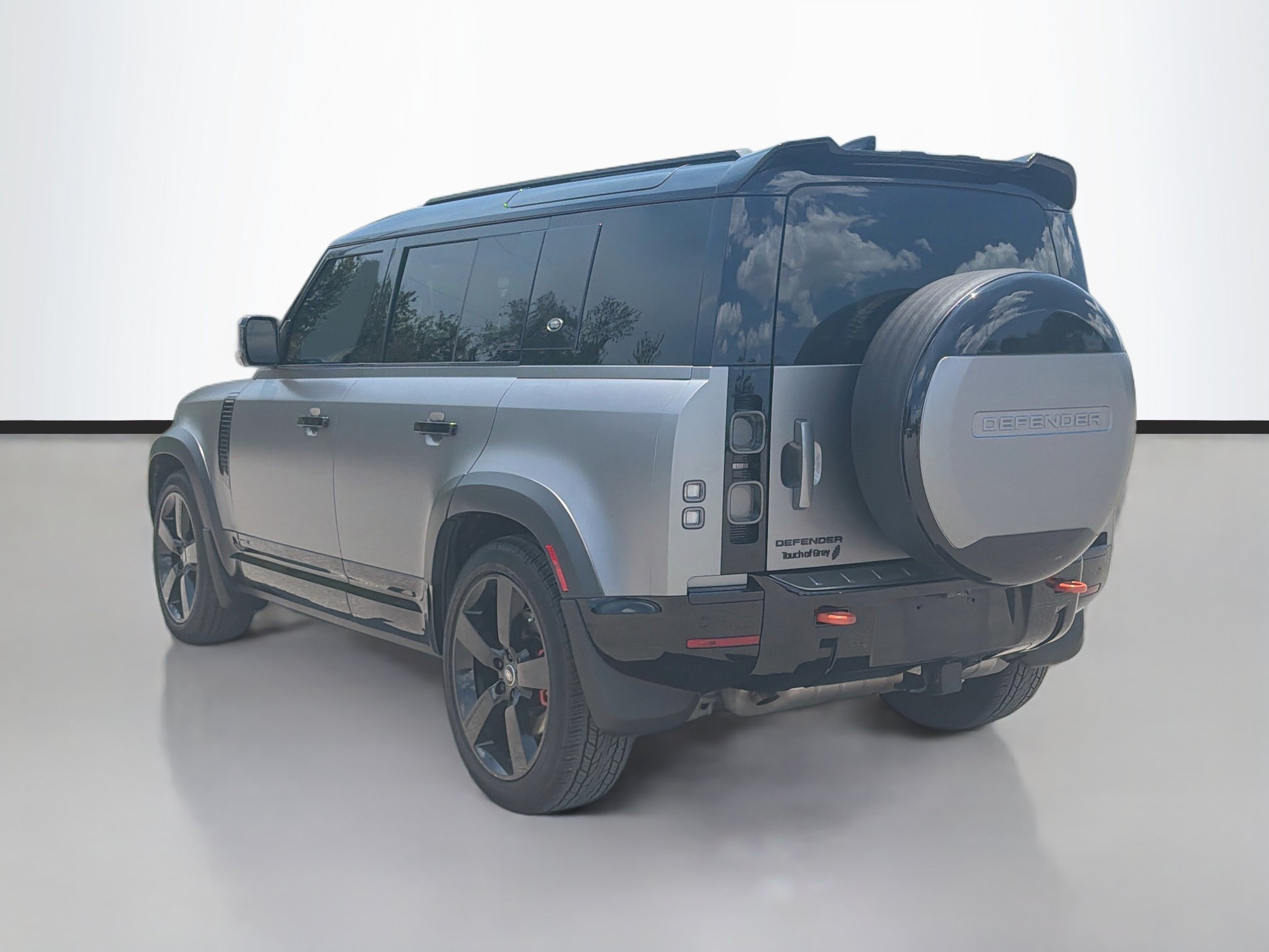 Used 2023 Land Rover Defender 110 X AWD/4WD image 3
