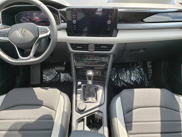 New 2025 Volkswagen Taos SEL image 9