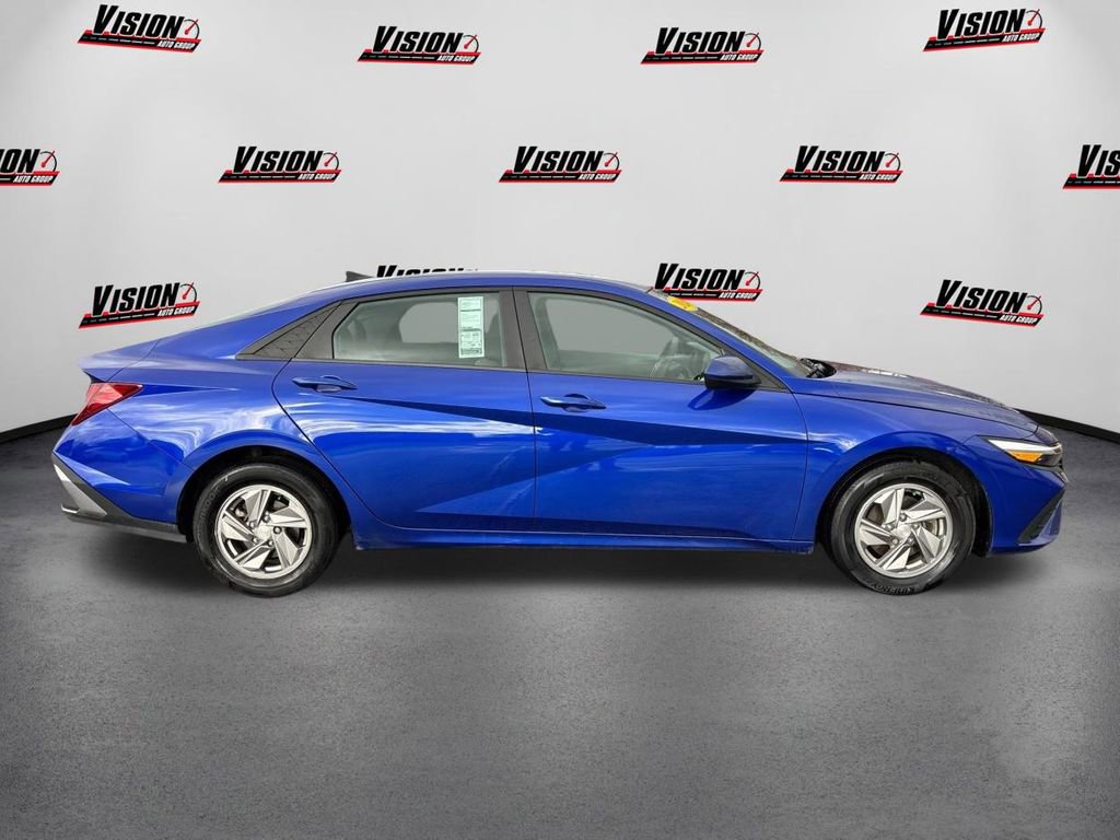 Certified 2024 Hyundai Elantra SE image 4