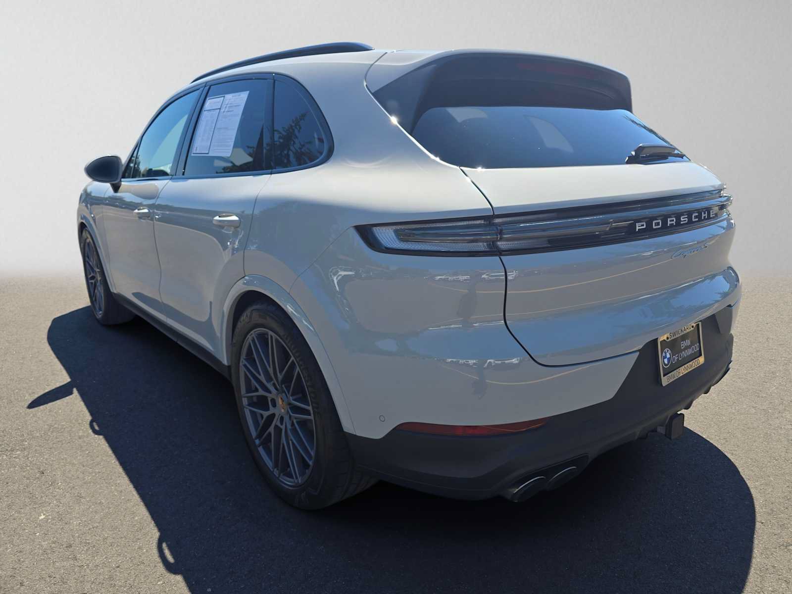 Used 2025 Porsche Cayenne S AWD/4WD image 5