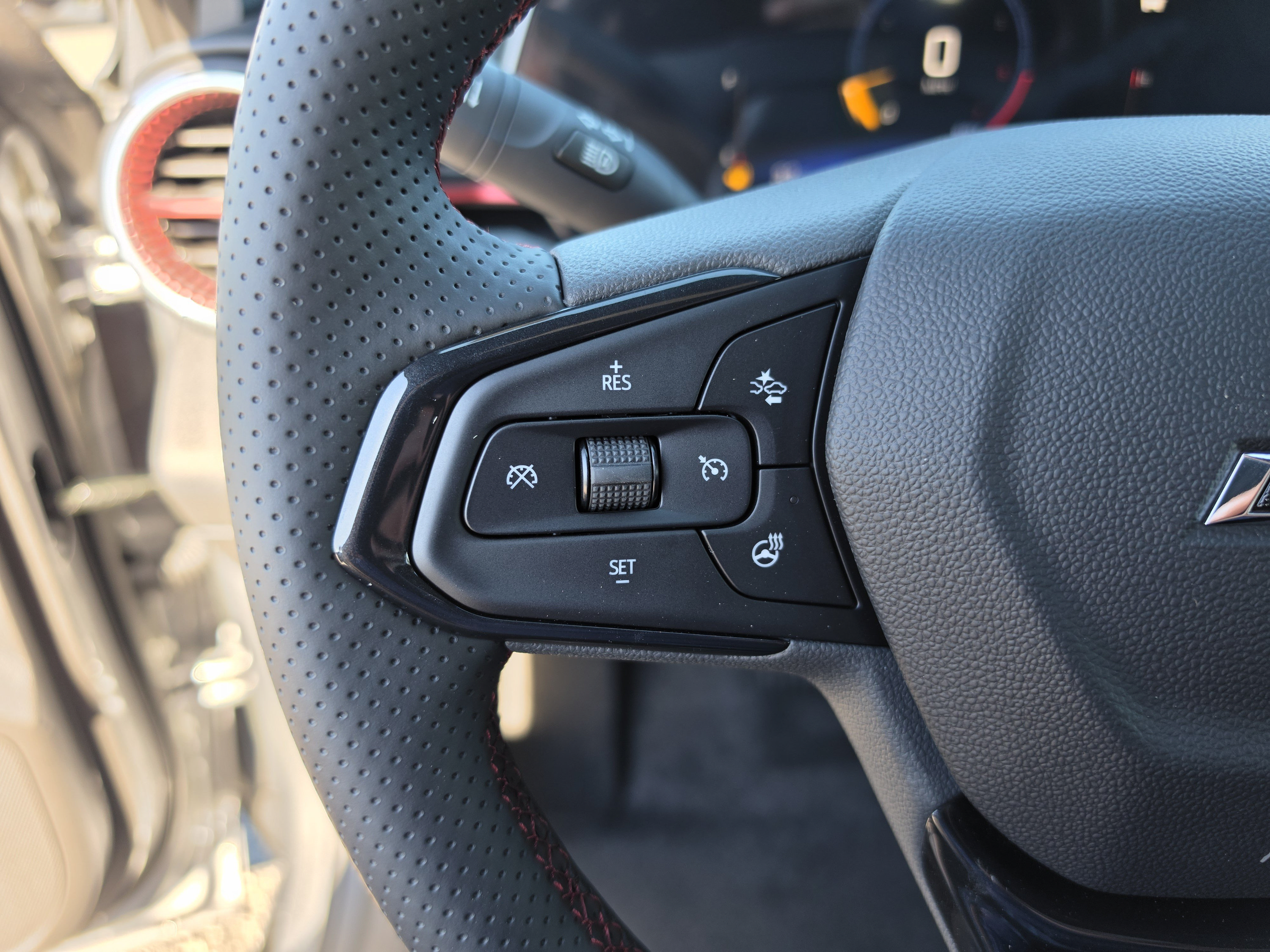 New 2026 Chevrolet Trax RS w/ Driver Confidence Package FWD image 32