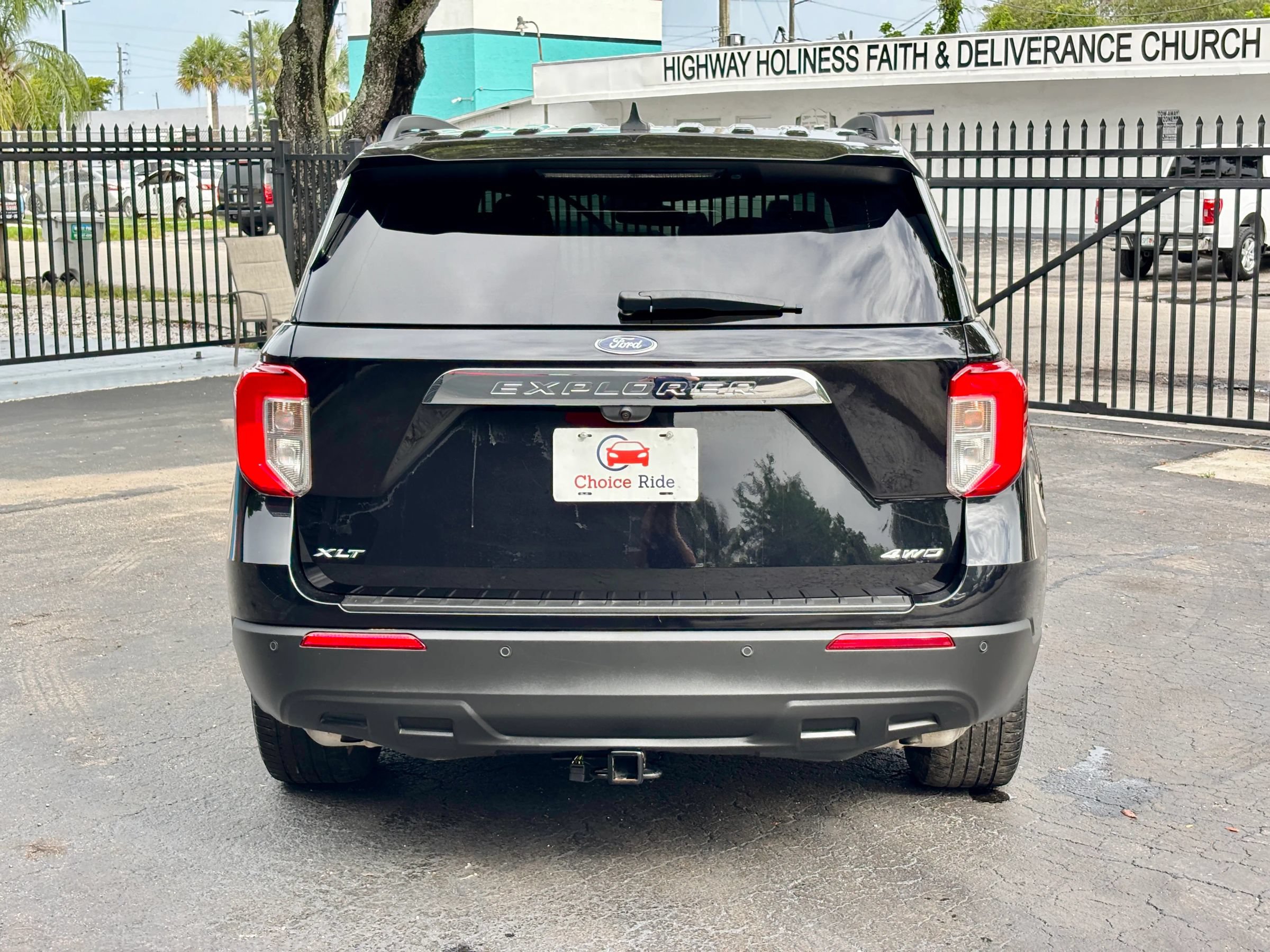 Used 2024 Ford Explorer XLT AWD/4WD image 5