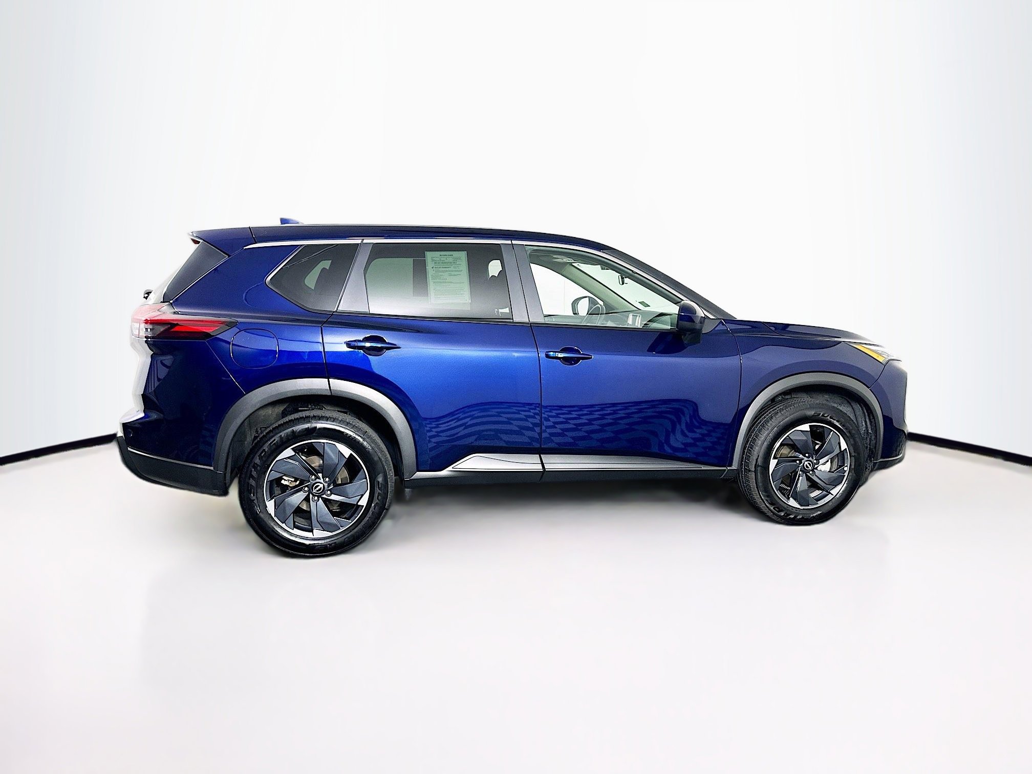 Used 2025 Nissan Rogue SV image 10