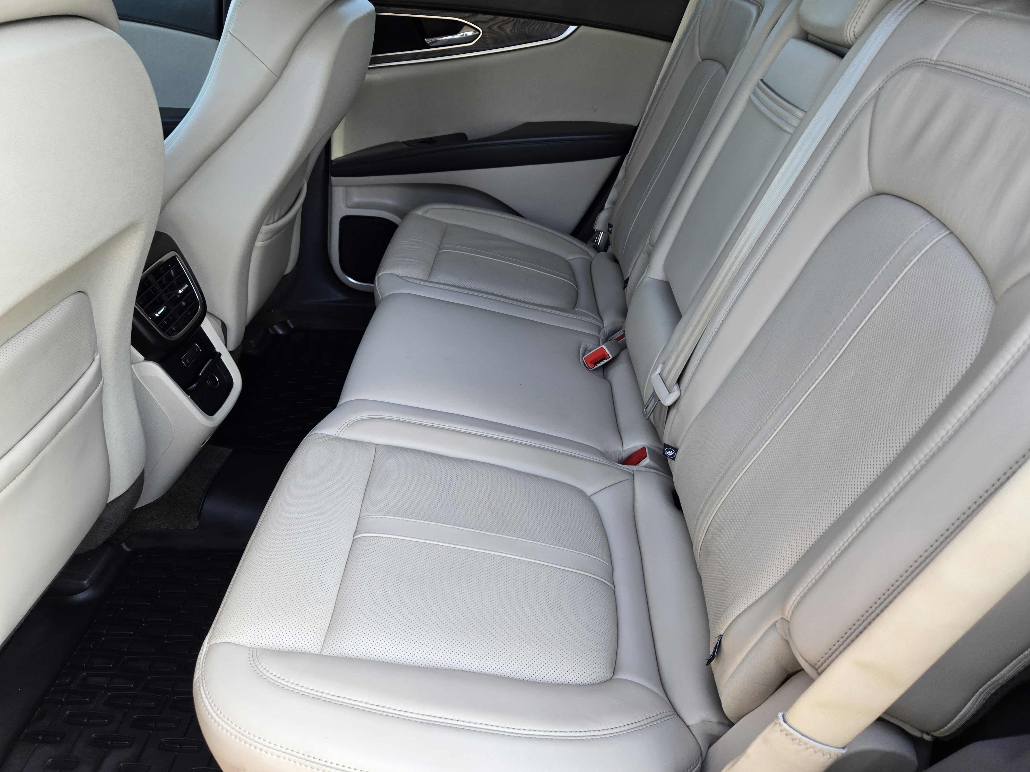 Used 2018 Lincoln MKX Reserve w/ Driver Assistance Package image 34