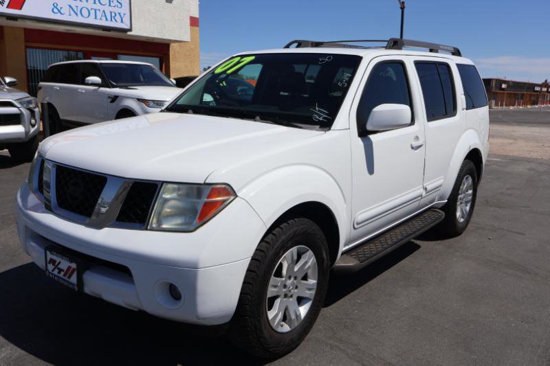 Used 2007 Nissan Pathfinder LE w/ LE Navigation Pkg AWD/4WD image 3