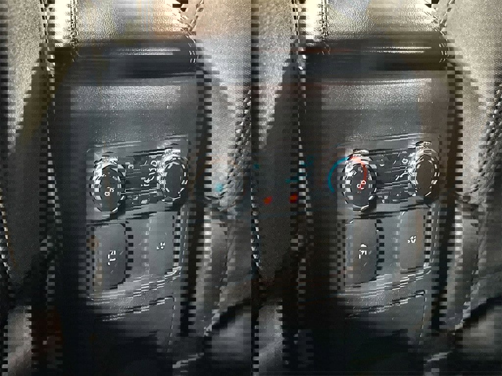 Used 2022 Ford Explorer XLT image 27