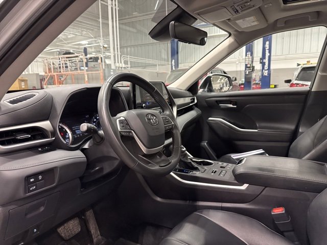 Certified 2024 Toyota Highlander XLE image 17