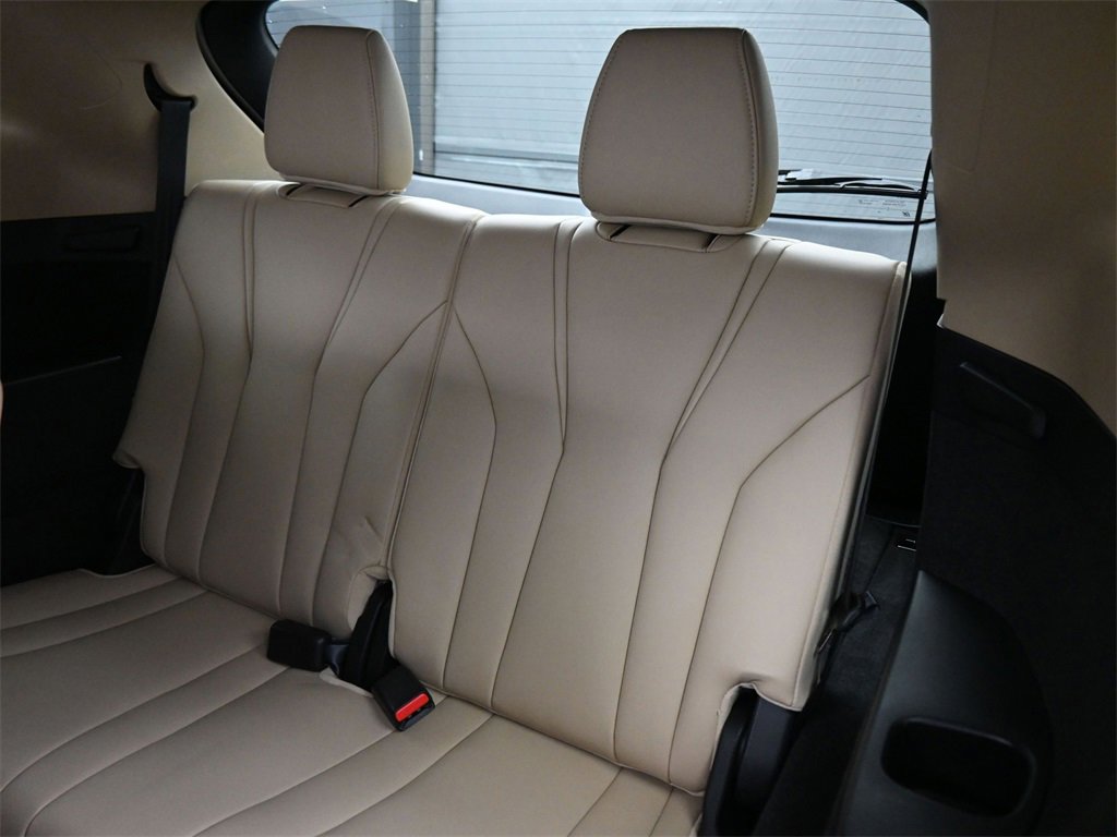 Used 2024 Acura MDX SH-AWD w/ Technology Package image 25