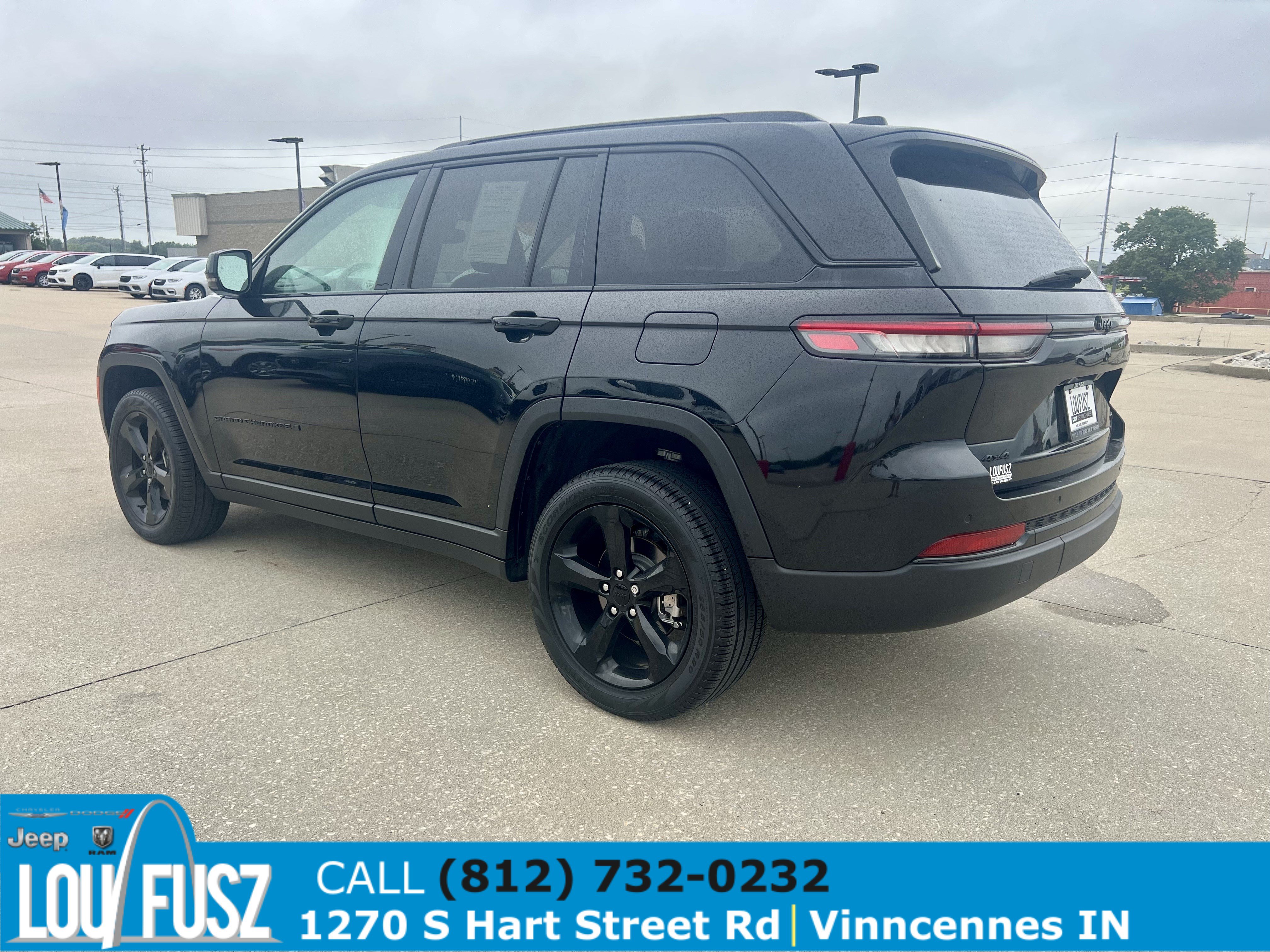 Used 2023 Jeep Grand Cherokee Limited w/ Black Appearance Package AWD/4WD image 5