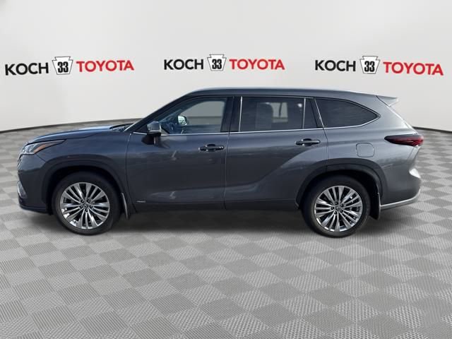 Used 2024 Toyota Highlander Platinum image 4