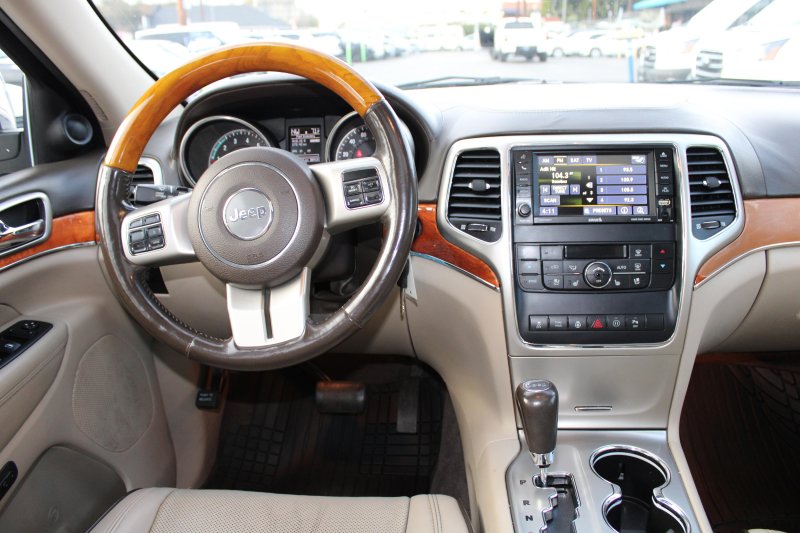 Used 2011 Jeep Grand Cherokee Overland image 11