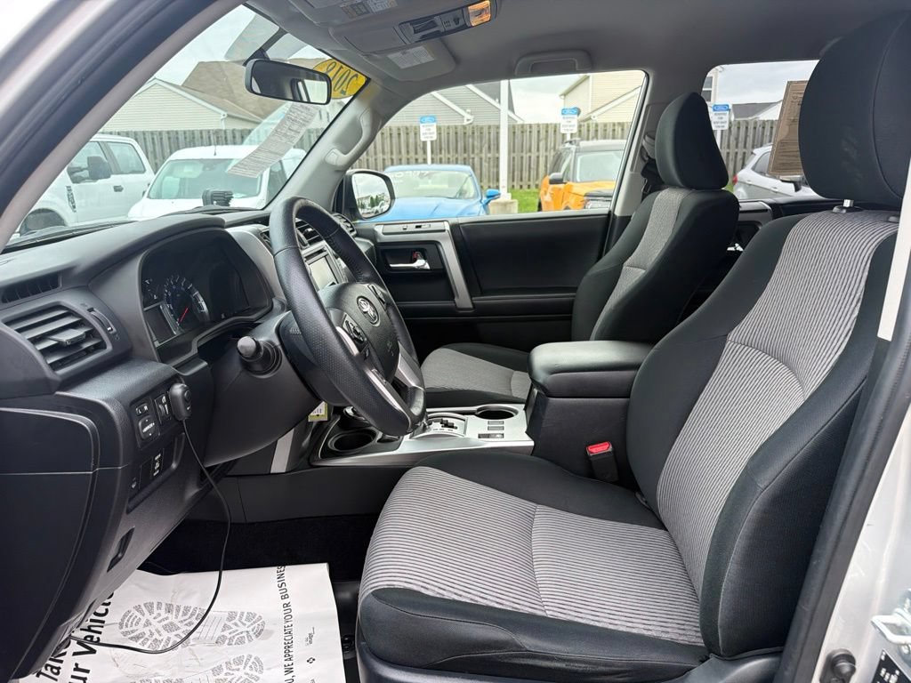Used 2018 Toyota 4Runner SR5 AWD/4WD image 22