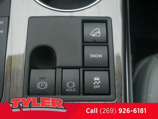 Used 2024 Toyota Highlander Limited AWD/4WD image 35
