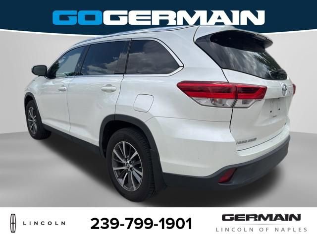 Used 2019 Toyota Highlander XLE w/ Carpet Mat Package (TMS) AWD/4WD image 5