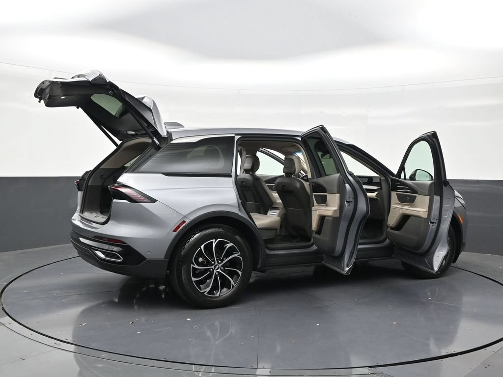 Used 2024 Lincoln Nautilus Premier AWD/4WD image 29
