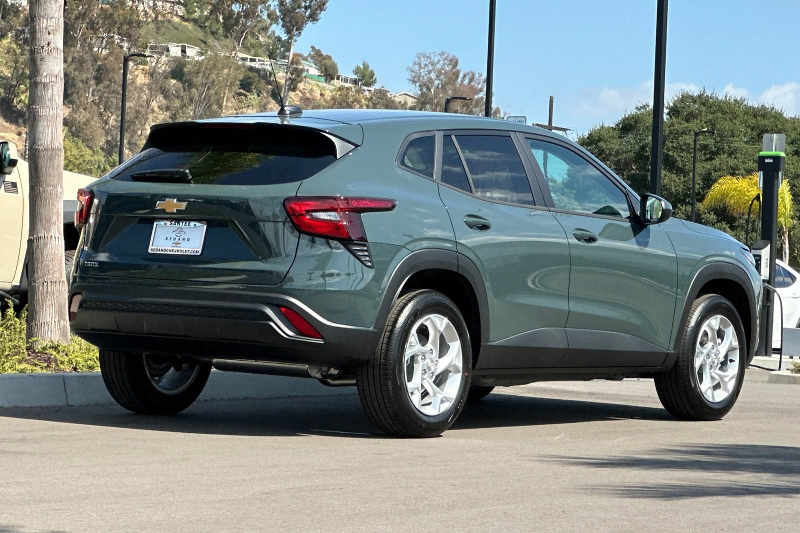 New 2026 Chevrolet Trax LS w/ LS Convenience Package FWD image 4