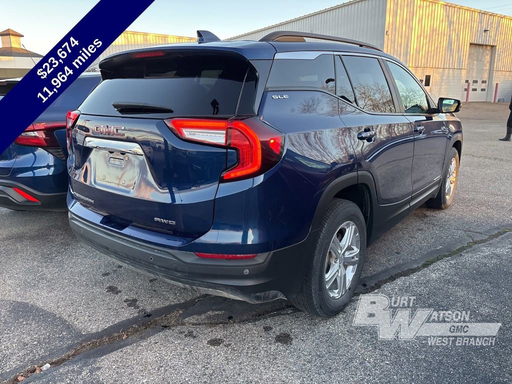 Used 2022 GMC Terrain SLE w/ Driver Convenience Package image 9