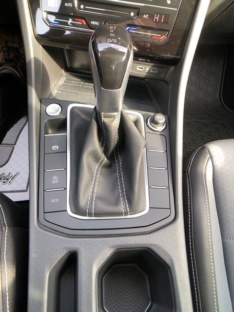 Used 2025 Volkswagen Jetta SE image 19