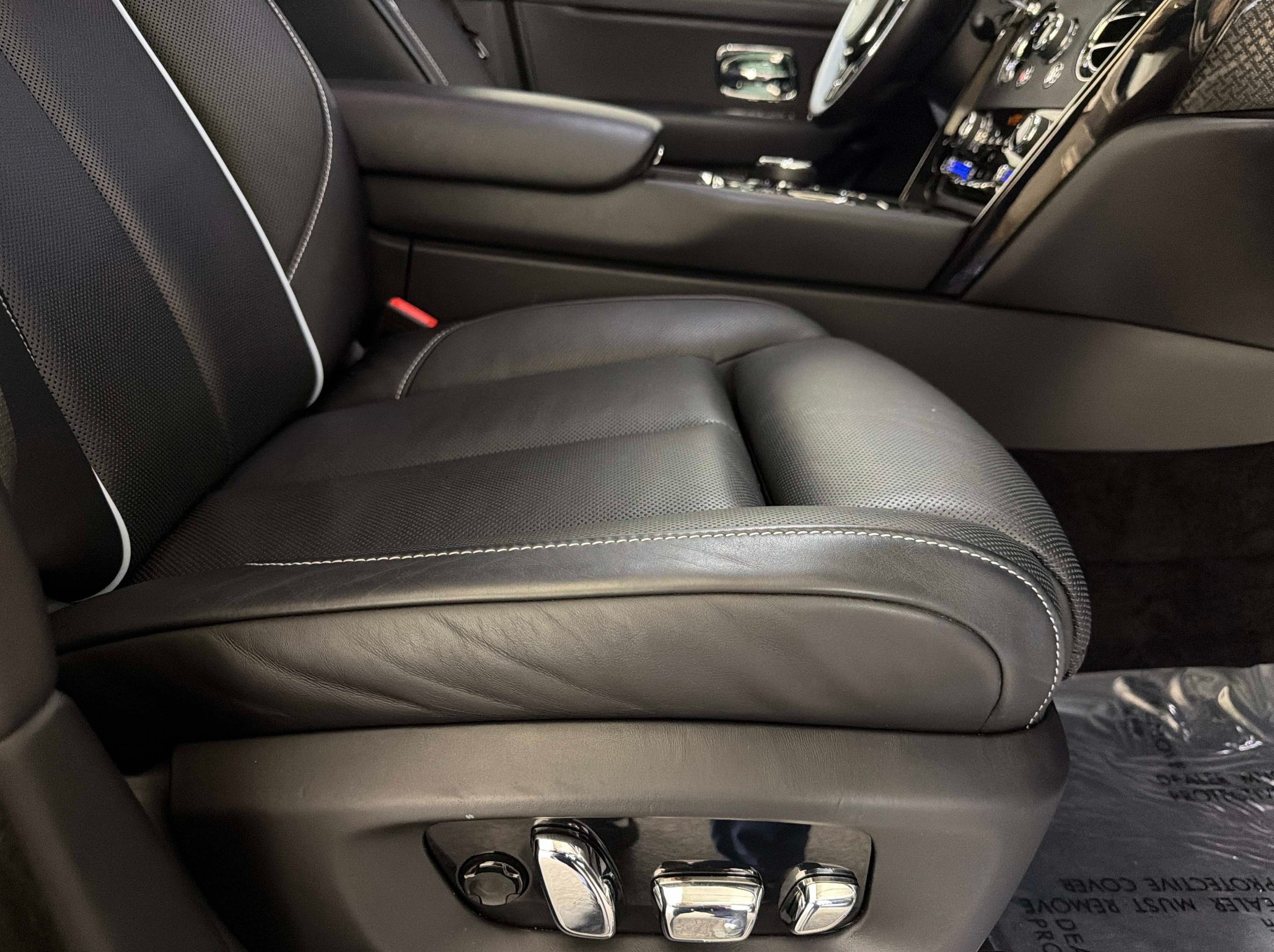 Used 2024 Rolls-Royce Cullinan Black Badge AWD/4WD image 27