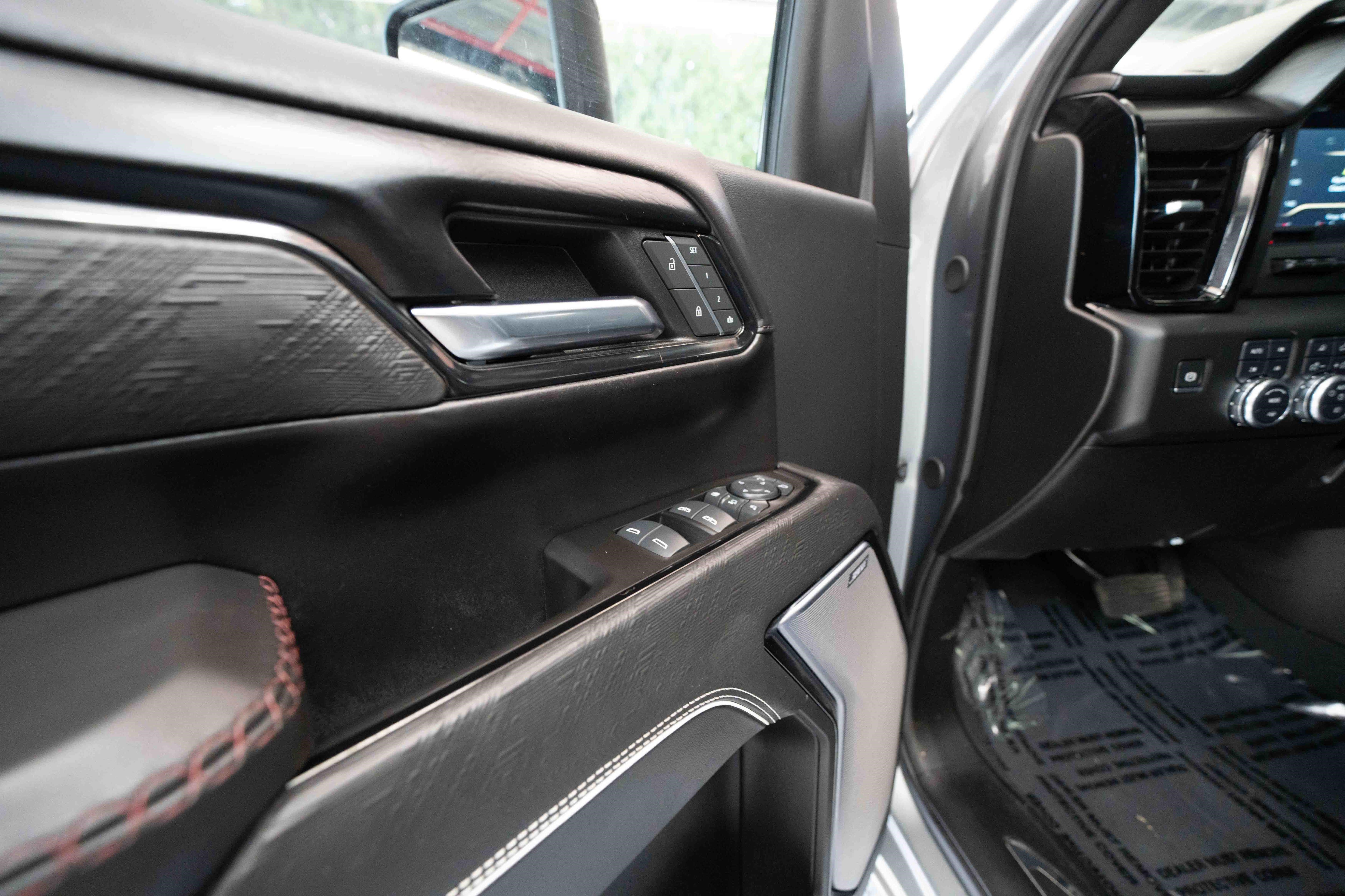 Used 2024 GMC Sierra 2500 AT4X AWD/4WD image 7