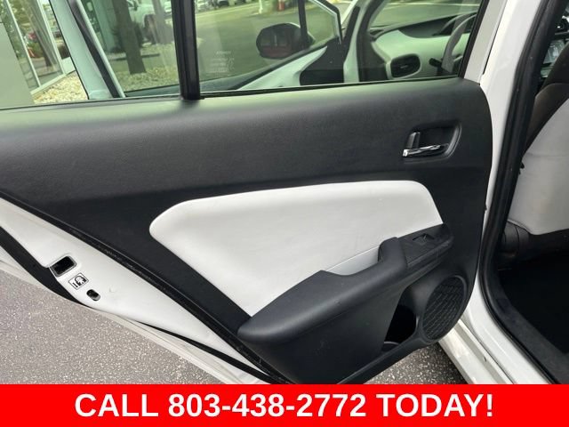 Used 2021 Toyota Prius L Eco FWD image 10