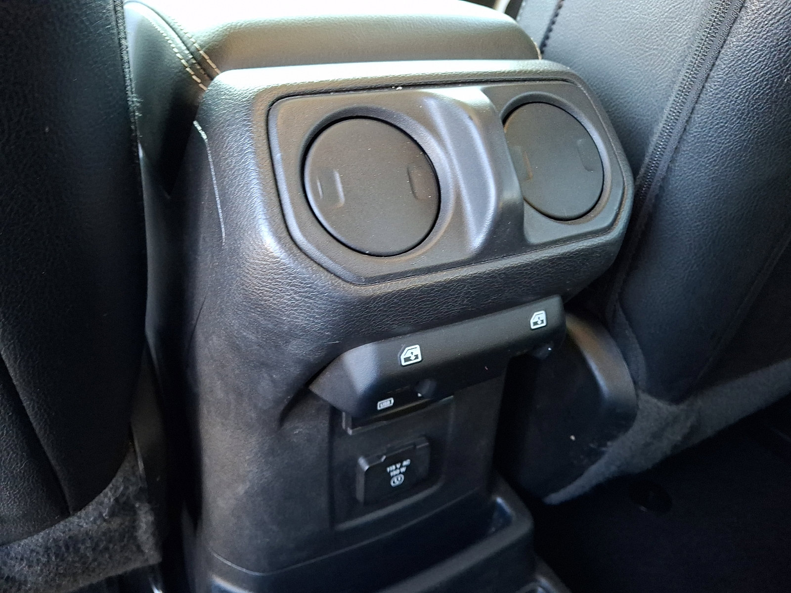 Used 2022 Jeep Wrangler Unlimited Sahara w/ Cold Weather Group image 11