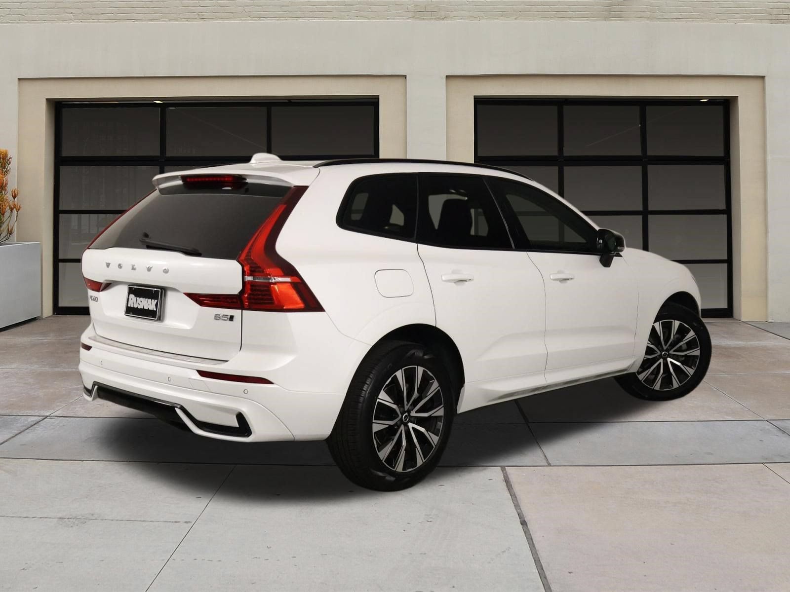 Certified 2024 Volvo XC60 B5 Core AWD/4WD image 4