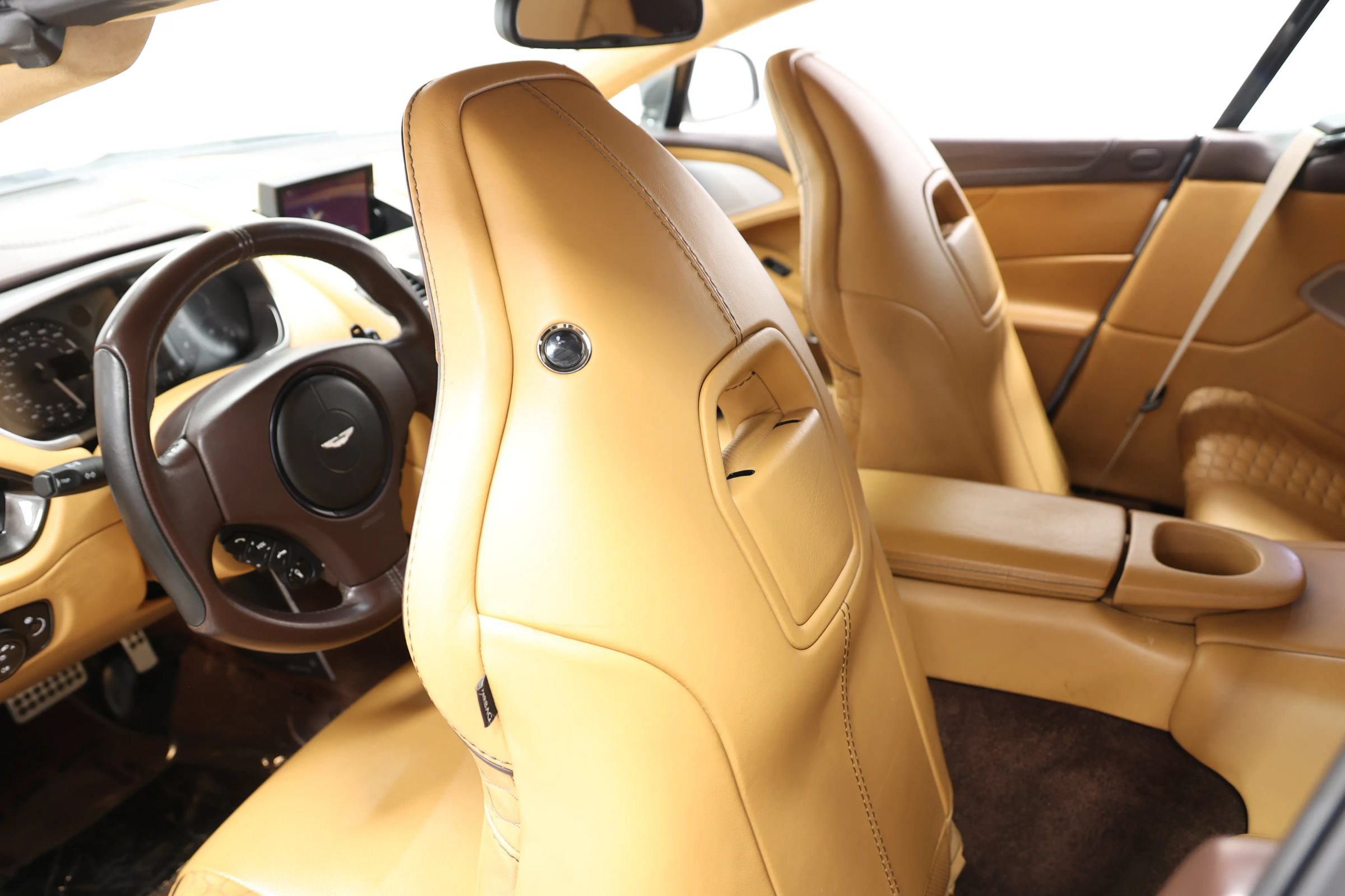 Used 2015 Aston Martin Vanquish Volante RWD image 44