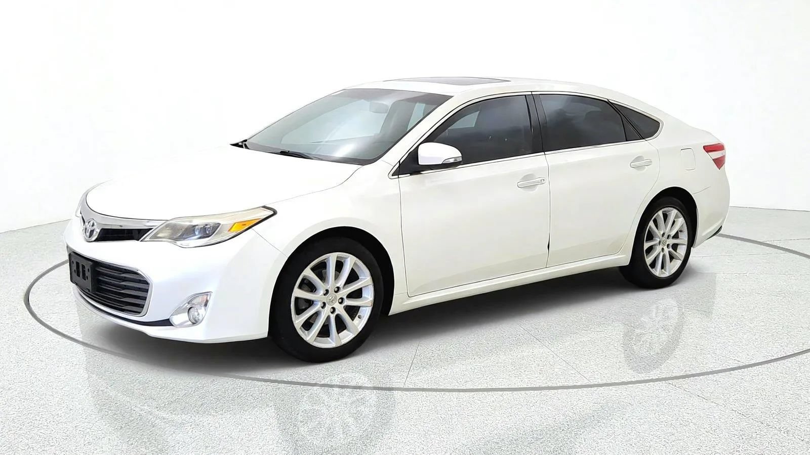 Used 2013 Toyota Avalon XLE Touring FWD image 4