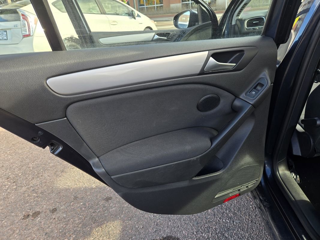 Used 2012 Volkswagen Golf TDI image 18