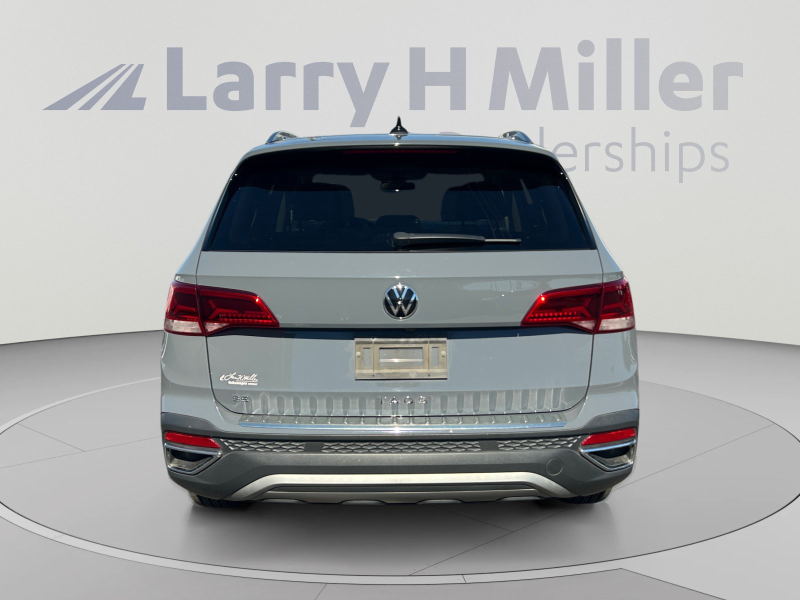 Used 2022 Volkswagen Taos SE FWD image 4