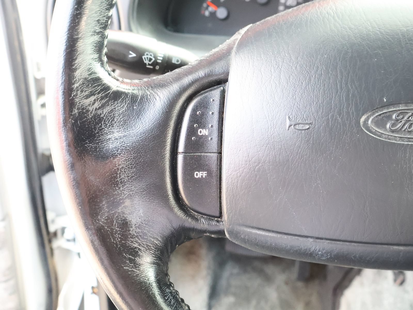 Used 2000 Ford E-150 and Econoline 150 RWD image 34