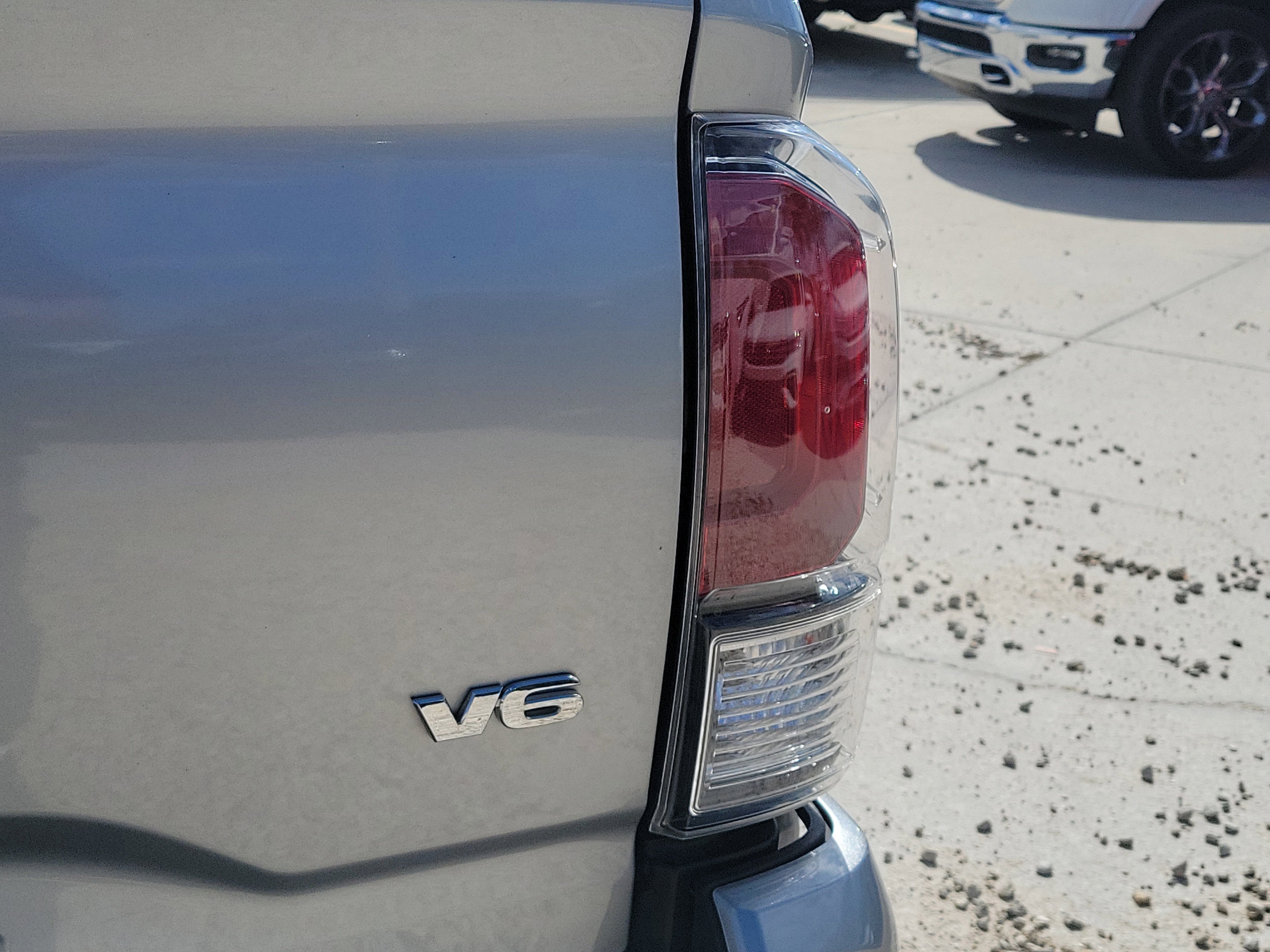 Used 2022 Toyota Tacoma Limited image 11