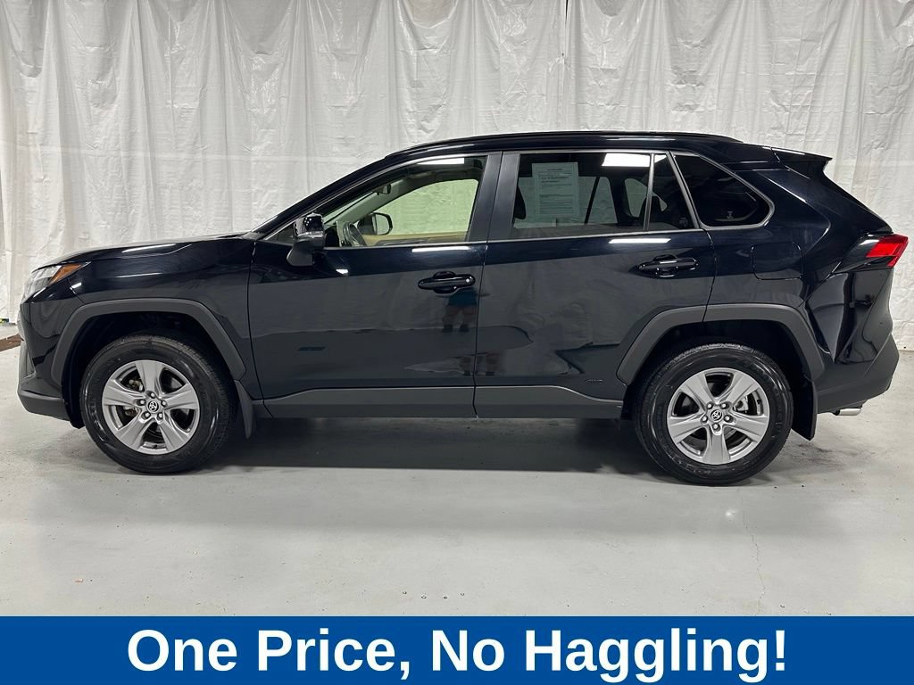 Used 2025 Toyota RAV4 XLE AWD/4WD image 4