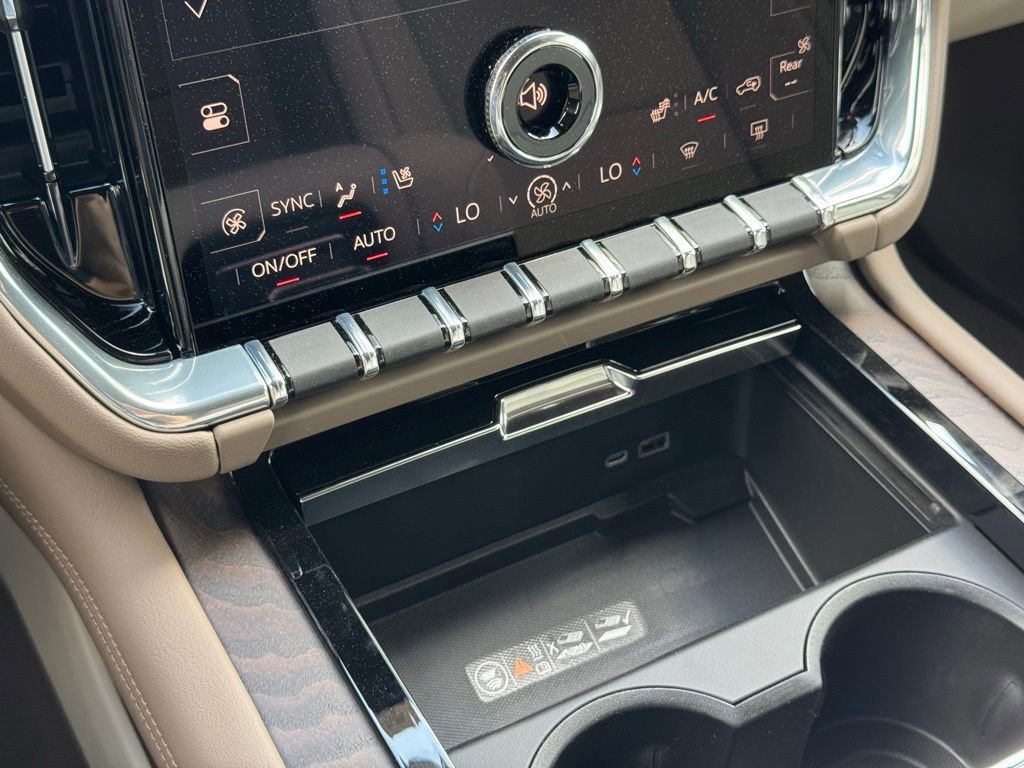 New 2025 GMC Yukon XL Denali w/ Denali Reserve Package image 34