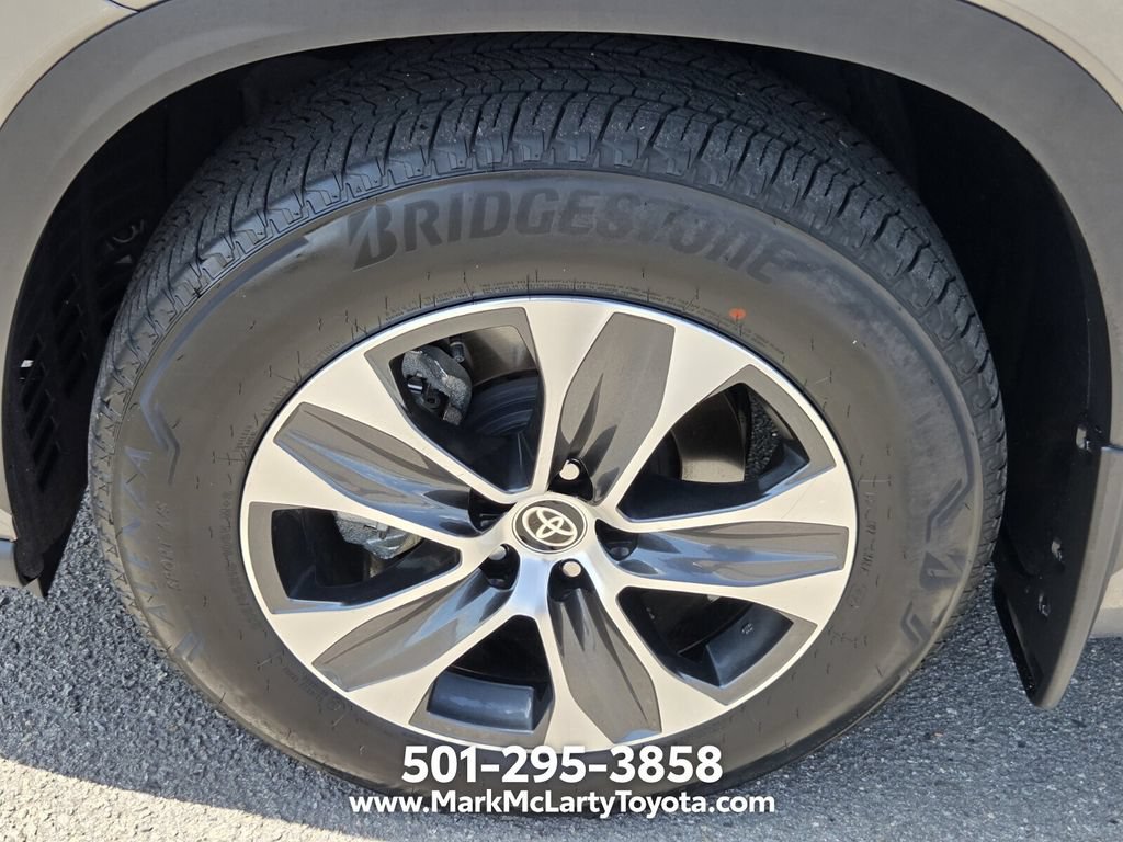 Used 2026 Toyota Highlander XLE AWD/4WD image 19