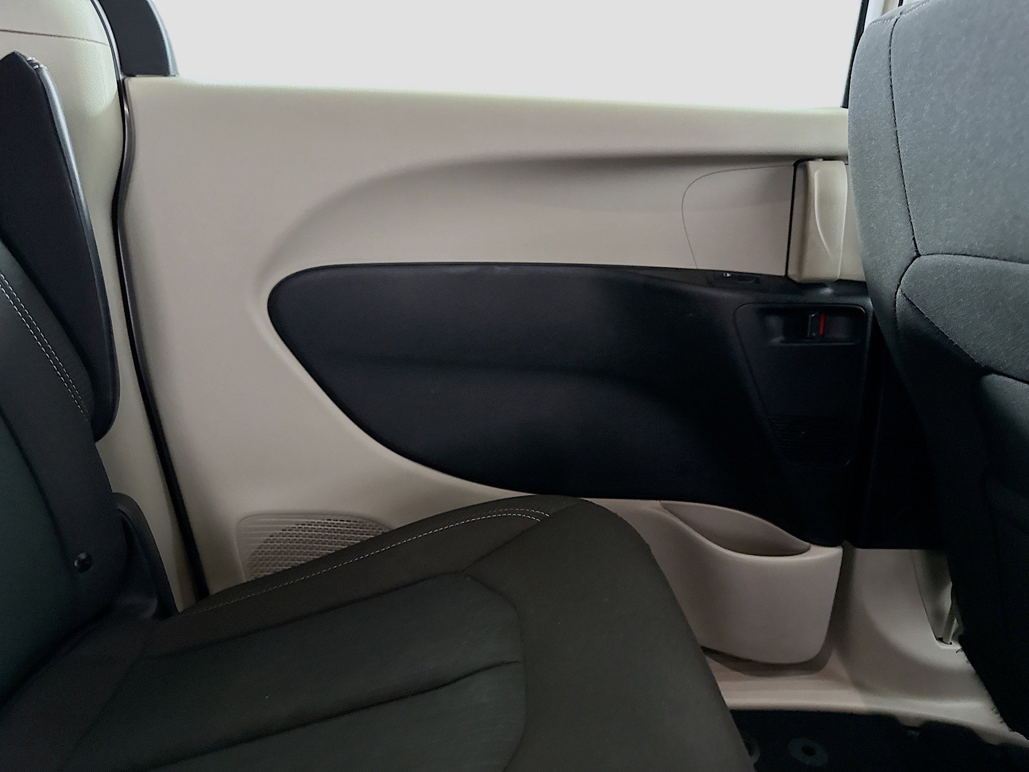 Used 2023 Chrysler Voyager LX FWD image 26