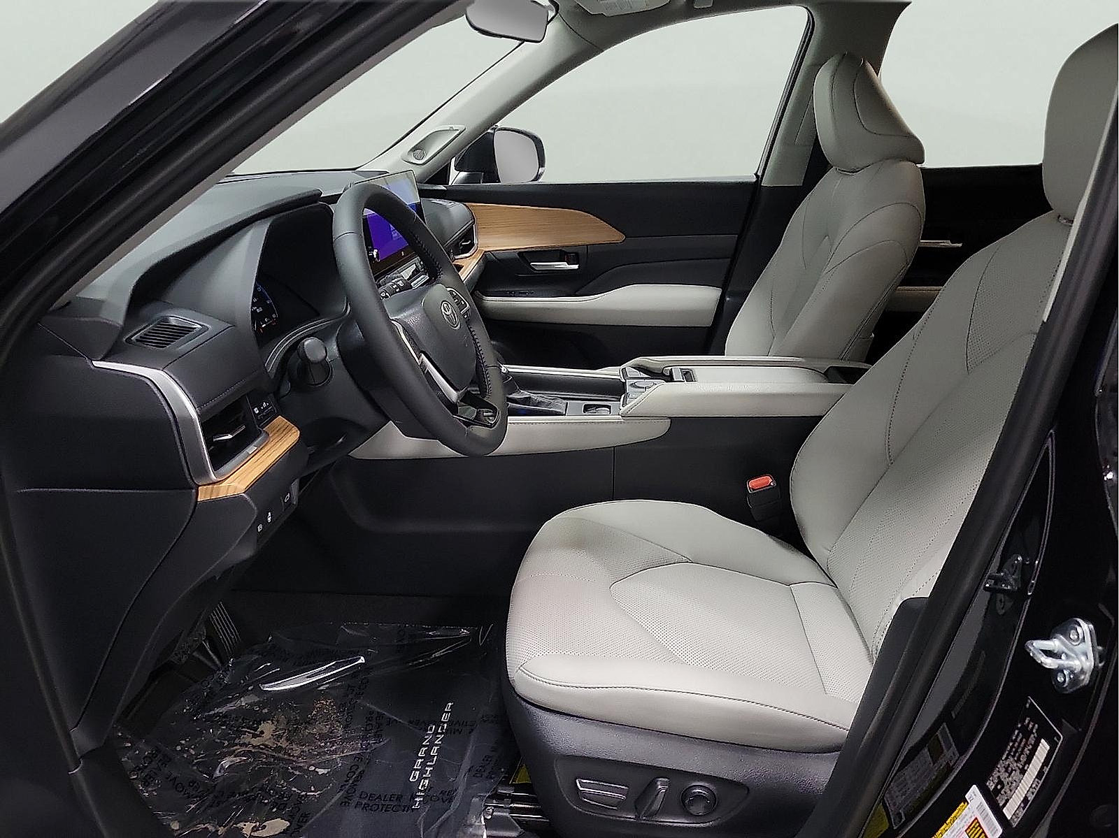 New 2026 Toyota Grand Highlander FWD image 10