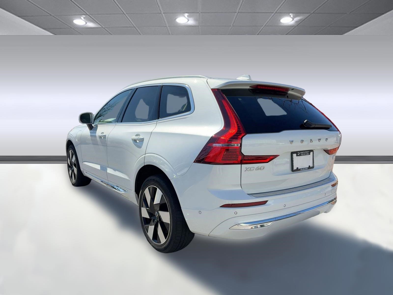 Certified 2023 Volvo XC60 T8 Ultimate w/ Climate Package image 2