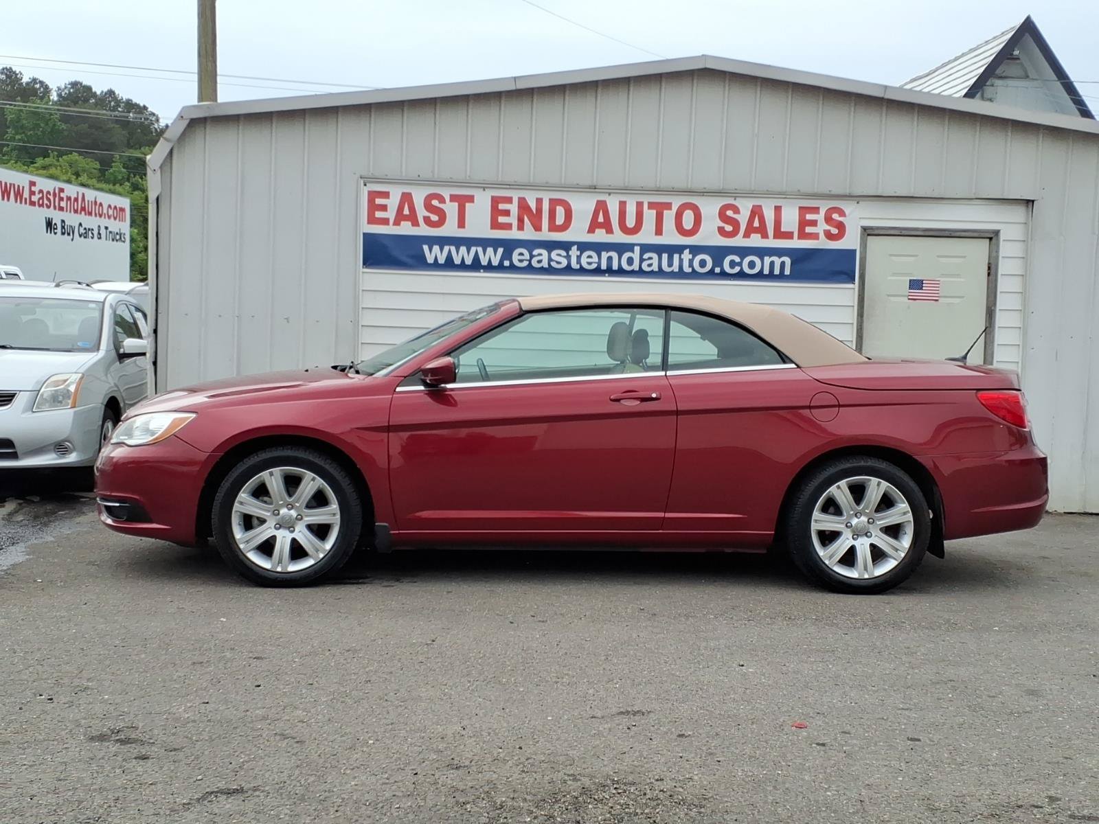 Used 2012 Chrysler 200 Touring FWD image 2