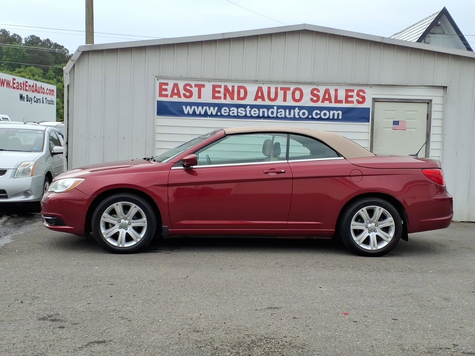 Used 2012 Chrysler 200 Touring FWD image 2