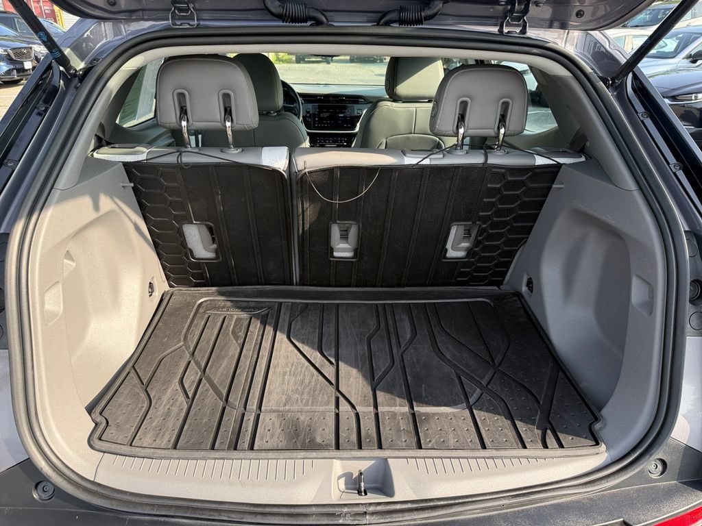 Used 2023 Chevrolet Bolt EUV Premier FWD image 25
