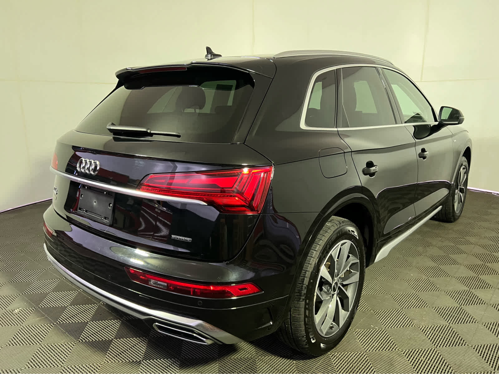 Used 2023 Audi Q5 2.0T Premium Plus w/ Premium Plus Package AWD/4WD image 7