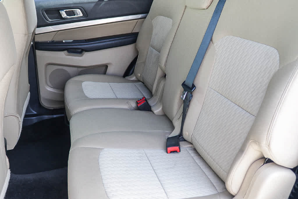 Used 2016 Ford Explorer FWD image 18
